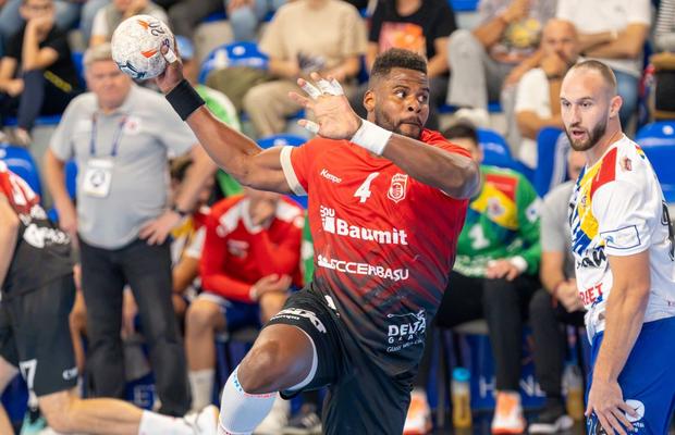 Victor Iturriza, pivotul lui Dinamo București, suspendat pentru returul cu Barcelona