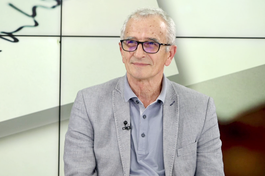 Septimiu „Tim” Câmpeanu „Am ajuns să beau două sticluțe de coniac pe zi!” » Drama legendei Universității Cluj: „Așa m-am apucat și de băutură”