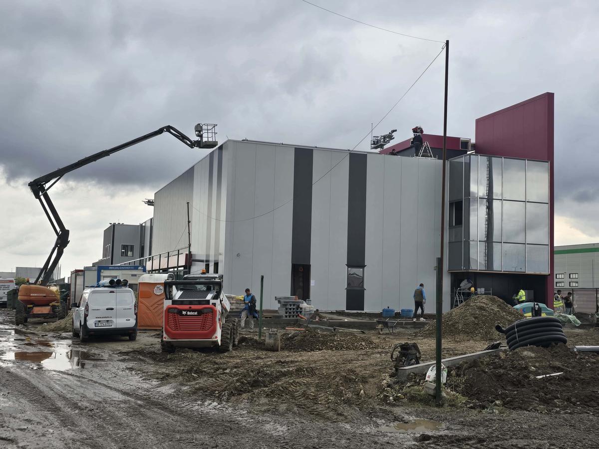Iată primele imagini! Gigant instalat în baza de 6 milioane de euro de la Ștefănești: „Dan Șucu a vrut să fie ceva special”