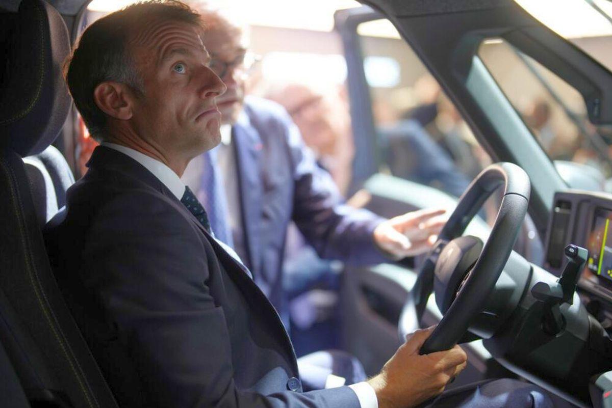 Photo: GSP Emmanuel Macron a vizitat standul grupului Renault