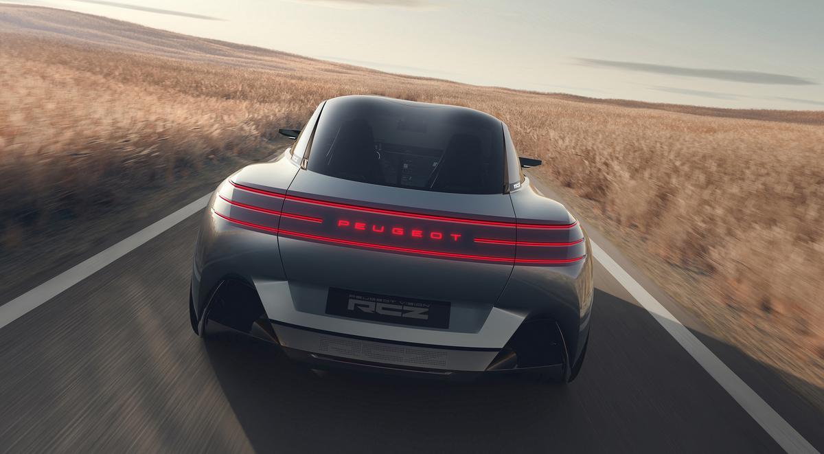 Rachetă electrică! Peugeot a prezentat noul coupe care se încarcă în doar 10 minute