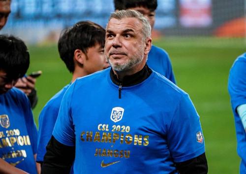 Cosmin Olăroiu (51 de ani) este campionul Superligii chineze cu Jiangsu Suning, în premieră în istoria clubului din Nanjing.
