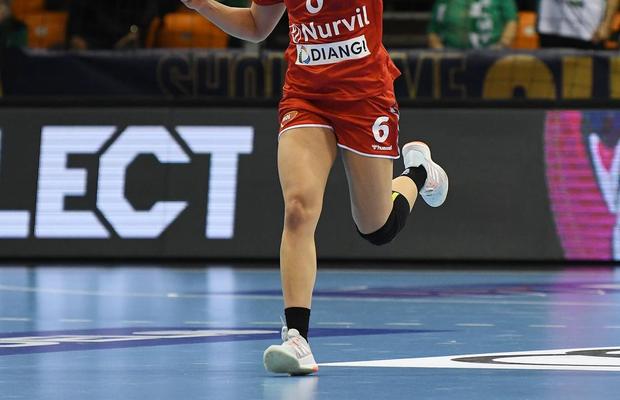 Buducnost - SCM Rm. Vâlcea » Vâlcea joacă fără 6 jucătoare de bază la Podgorica! Nici antrenorul Florentin Pera nu va fi pe bancă!
