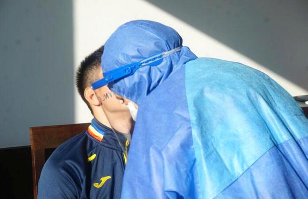Două cazuri de COVID-19 la România U21 » Pe cine a convocat de urgență Florin Bratu