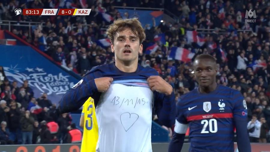 Moment impresionant pe Parc des Princes: „La Marseillaise” a răsunat a cappella, la 6 ani de la atacurile teroriste din Paris