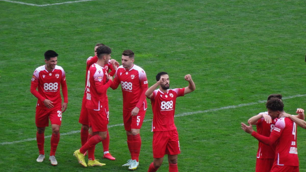6 detalii de la Dinamo - Dumbrăvița: s-a schimbat playlistul din vestiar, rezervele au făcut hora bucuriei + ce le-au cerut fanii jucătorilor la final