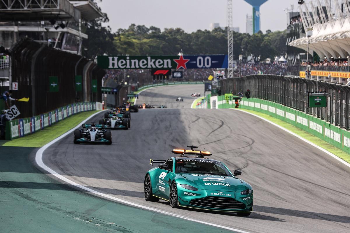 Scandal la vârful Red Bull, după Marele Premiu al Braziliei » Verstappen a ignorat ordinele echipei și nu s-a lăsat depășit de coechipierul Perez: „A demonstrat cine e el cu adevărat”
