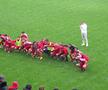 6 detalii de la Dinamo - Dumbrăvița: s-a schimbat playlistul din vestiar, rezervele au făcut hora bucuriei + ce le-au cerut fanii jucătorilor la final