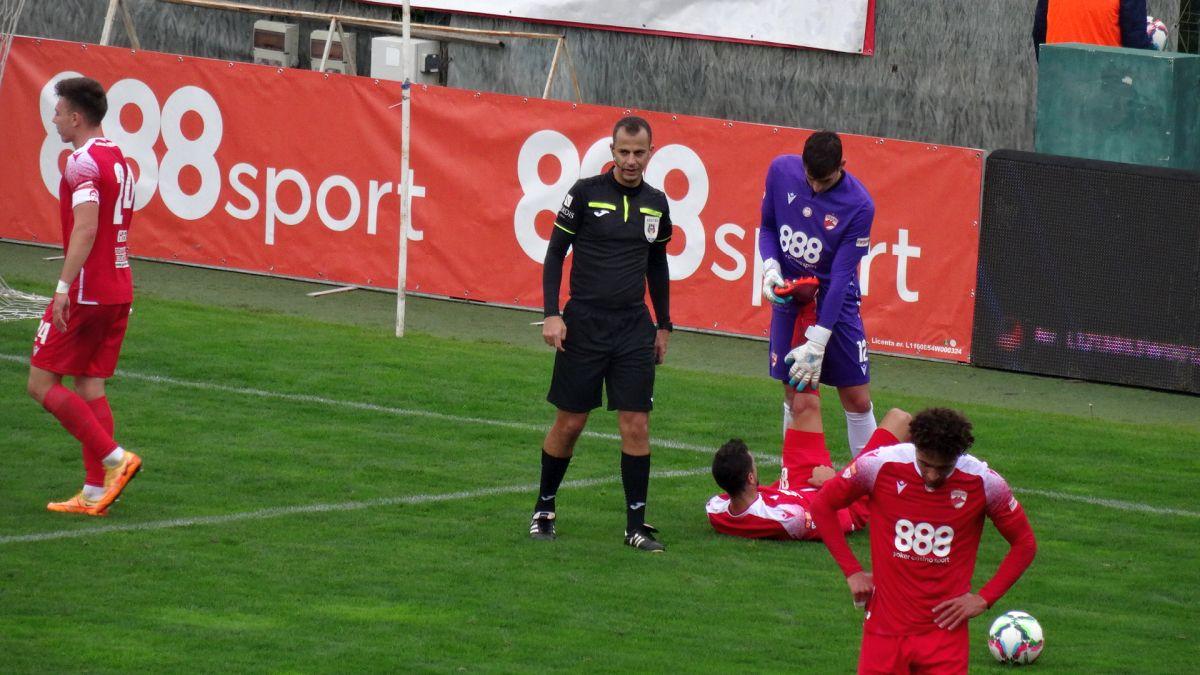 6 detalii de la Dinamo - Dumbrăvița: s-a schimbat playlistul din vestiar, rezervele au făcut hora bucuriei + ce le-au cerut fanii jucătorilor la final