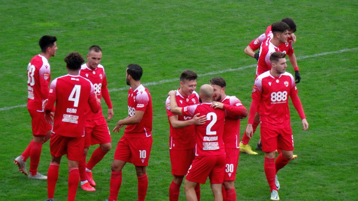 6 detalii de la Dinamo - Dumbrăvița: s-a schimbat playlistul din vestiar, rezervele au făcut hora bucuriei + ce le-au cerut fanii jucătorilor la final