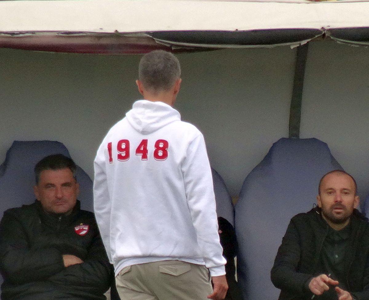 6 detalii de la Dinamo - Dumbrăvița: s-a schimbat playlistul din vestiar, rezervele au făcut hora bucuriei + ce le-au cerut fanii jucătorilor la final