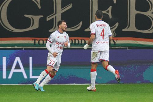 Sâmbătă, Deian Sorescu (25 de ani, extremă dreapta) a reușit un gol superb pentru Rakow în runda #17 din campionatul Poloniei, în victoria din deplasare cu Zaglebie, scor 2-1.