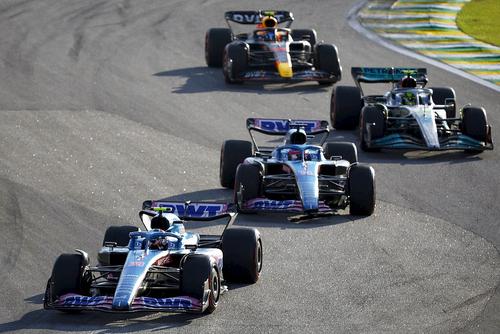 Fernando Alonso și Esteban Ocon s-au lovit de două ori în Brazilia // foto: Guliver/gettyimages