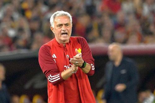 Jose Mourinho, antrenorul de la AS Roma, nervos la derby / foto: Imago Images