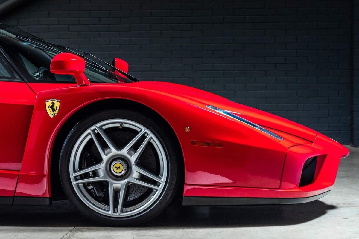 În 2004, un milionar britanic a comandat un Ferrari Enzo și a avut niște cereri nemaiauzite! Azi vrea să-l vândă cu o sumă astronomică!