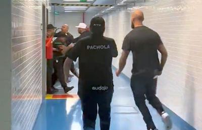 Scandal în Brazilia » Enervat că nu a primit penalty, directorul sportiv al lui Corinthians a încercat să pătrundă cu forța în camera VAR