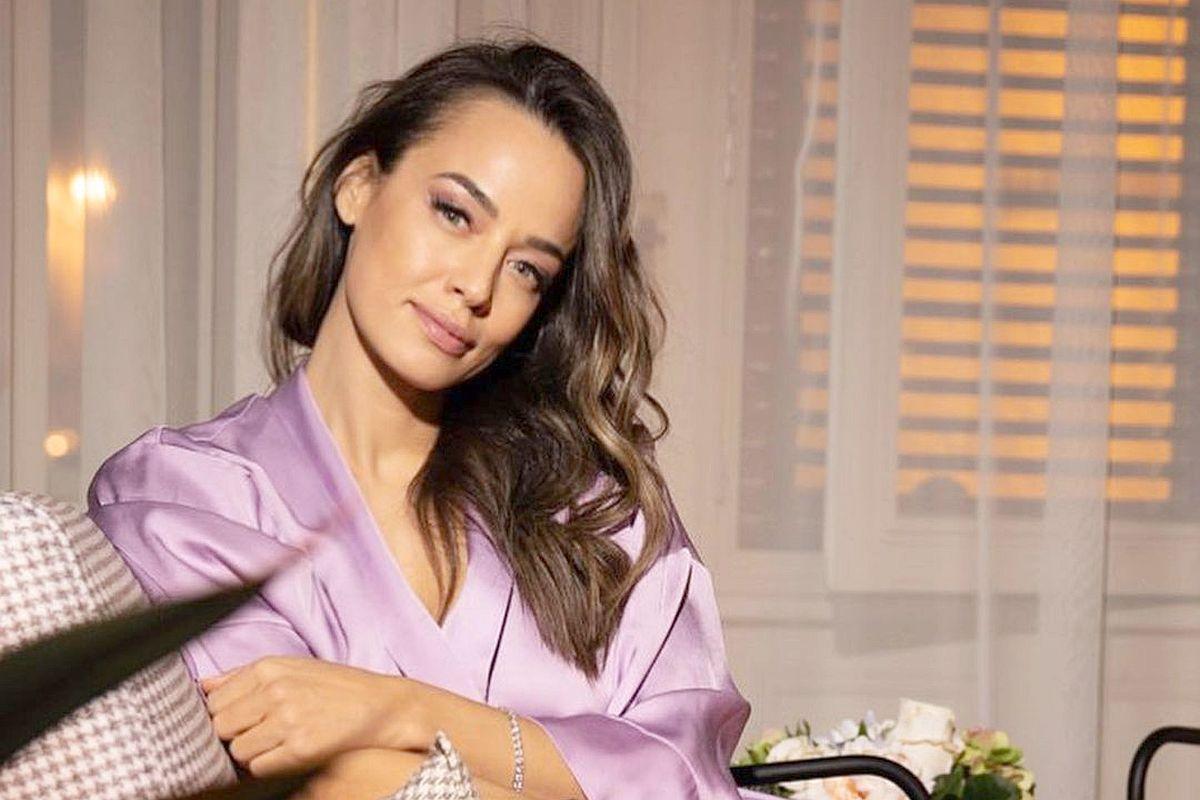 Andreea Raicu, fosta iubită a lui Cristi Chivu, s-a pozat nemachiată la 46 de ani: „Ce ai făcut de ai îmbătrânit aṣa de tare?”