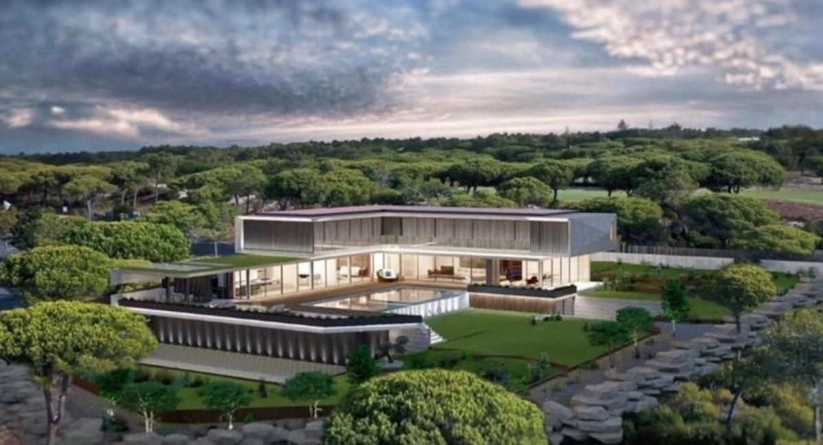 Imagini cu casa în valoare de 21 de milioane de euro a lui Cristiano Ronaldo! Va avea un garaj pentru 20 de mașini, dar și două piscine
