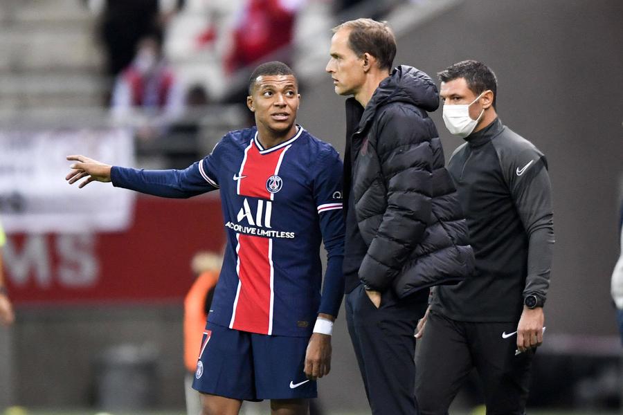 Kylian Mbappe și Thomas Tuchel. Foto: Imago Images Thomas Tuchel, antrenorul lui Bayern, îi surprinde pe francezi: „Îl iau cu bicicleta. Avem o relație bună”