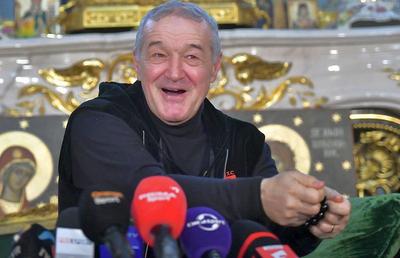 Din fața secției de poliție, Becali a râs de FCSB: „Vai, vai, vai, extraordinar! Îți dai seama ce dăruire?”