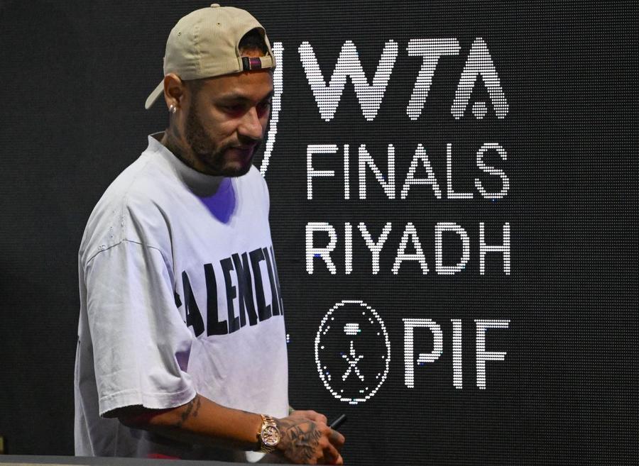 Ca să-și ocupe timpul din perioada de recuperare după operația la genunchi, Neymar a răspuns invitației organizatorilor turneului WTA de la Riyadh / Foto: Imago A încasat 20 de milioane de euro de fiecare meci jucat! Cum a păcălit Neymar fotbalul în cele 15 luni la Al-Hilal