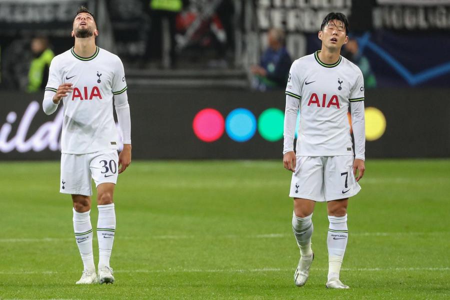 Probleme mari pentru Tottenham » Colegul lui Radu Drăgușin, suspendat 7 meciuri pentru o remarcă rasistă la adresa coechipierului!