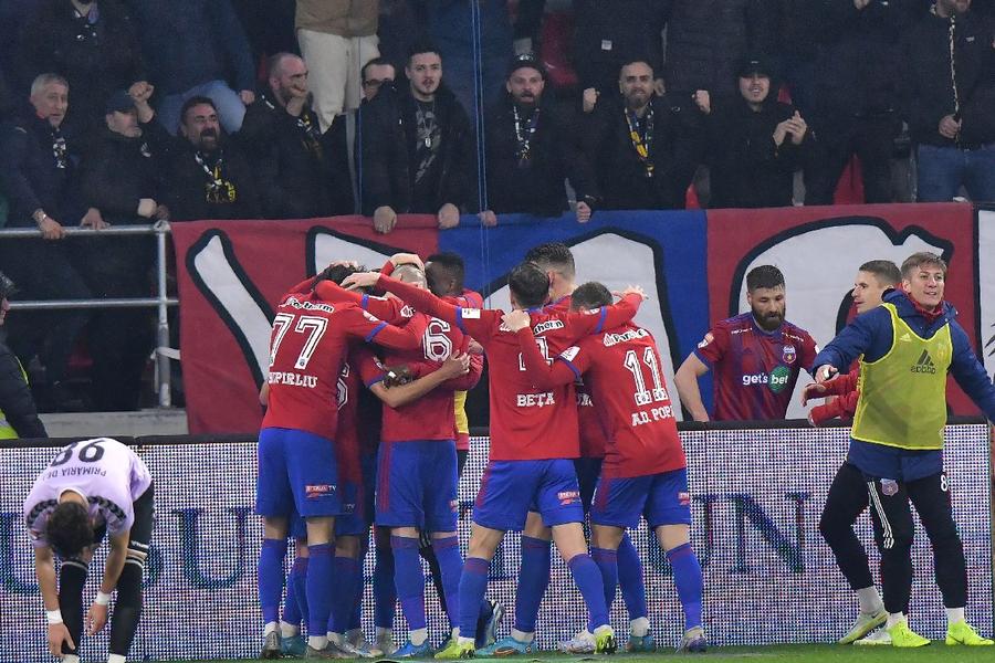 Steaua e din nou pe cai mari în Liga 2 / FOTO: Gazeta Sporturilor Daniel Oprița, singurul antrenor invincibil din primele două ligi, s-a destăinuit în Gazeta: „Dacă tot n-avem drept de promovare, le-am spus un lucru” + „Sportiv, Steaua a mers cu același nucleu până în Liga 1”