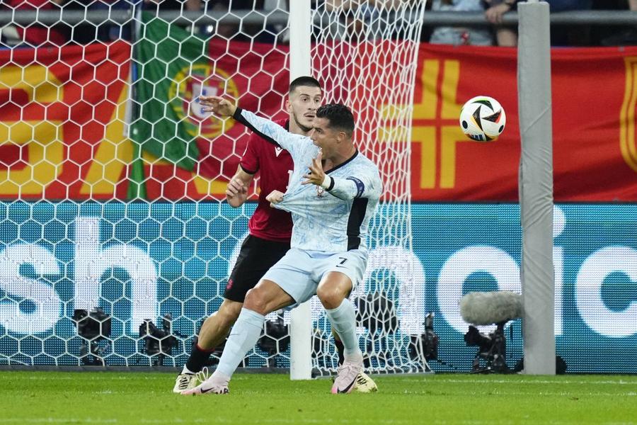 Deși este plătit de Al-Nassr cu imensul salariu de 200 de milioane $ anual, Cristiano Ronaldo ar putea schimba echipa în Arabia Saudită / Foto: Imago Ultima „aroganță” a lui Cristiano: „Nu va fi o dramă dacă nu ating mia. Sunt cel mai mare golgheter din istorie!”