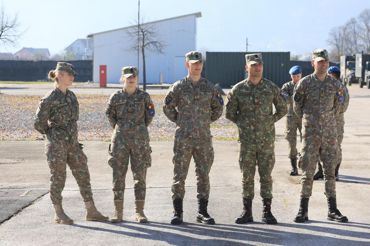Povești spectaculoase ale militarilor români din Sarajevo: ultrasul din galeria lui U Cluj și verișoara lui Horațiu Moldovan, fotbalistă în Liga 3 » Cum vor trăi meciul Bosnia - România