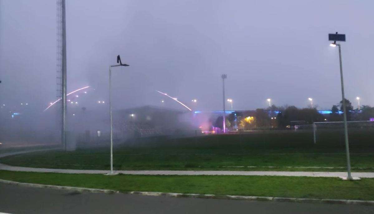 Incendiu la stadionul din România: pompierii au intervenit cu 3 autospeciale