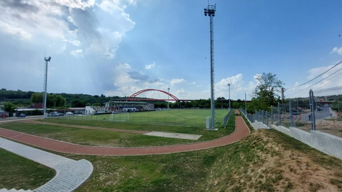 Incendiu la stadionul din România: pompierii au intervenit cu 3 autospeciale