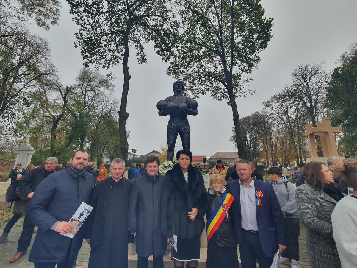 Statuia lui Helmut Duckadam, dezvăluită la Semlac