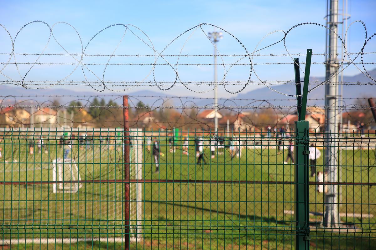 Povești spectaculoase ale militarilor români din Sarajevo: ultrasul din galeria lui U Cluj și verișoara lui Horațiu Moldovan, fotbalistă în Liga 3 » Cum vor trăi meciul Bosnia - România