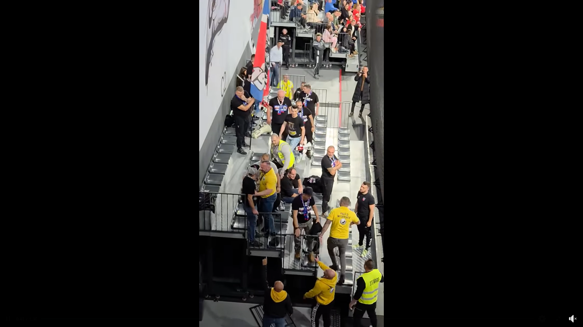 Scandal fani Vâlcea la Gloria Bistrița / foto: capturi Facebook