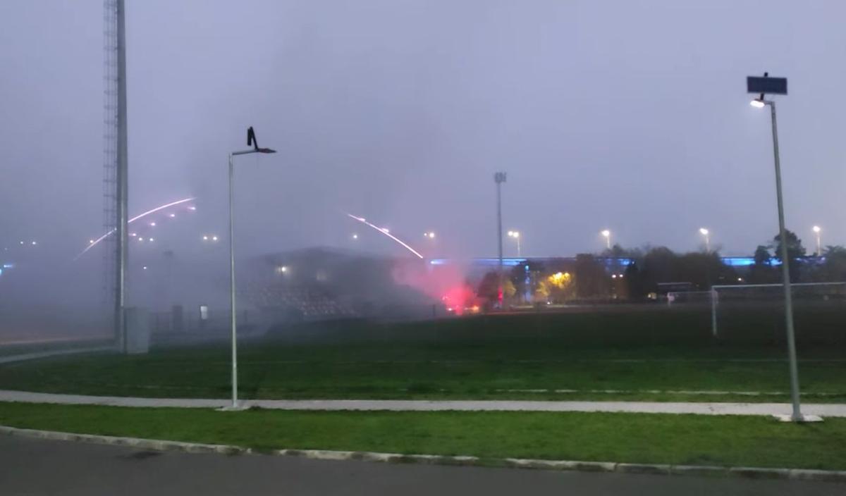 Incendiu la stadionul din România: pompierii au intervenit cu 3 autospeciale