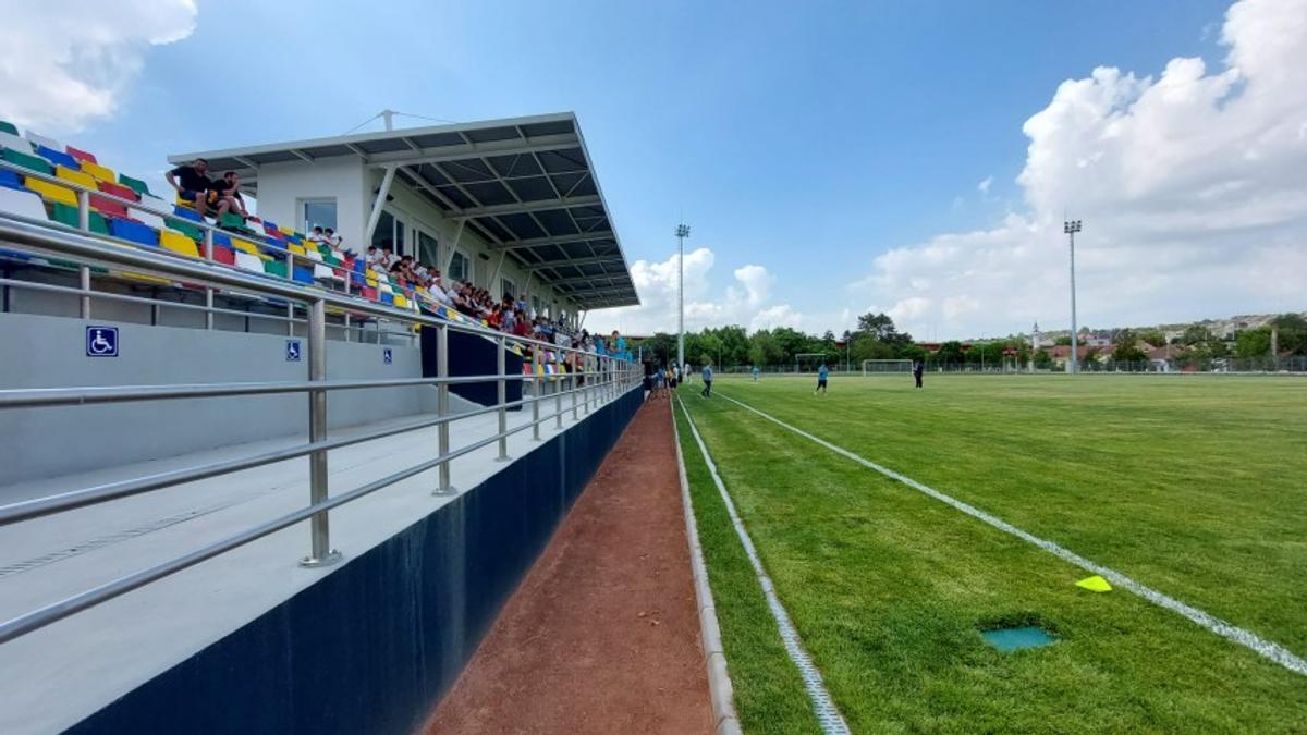 Incendiu la stadionul din România: pompierii au intervenit cu 3 autospeciale