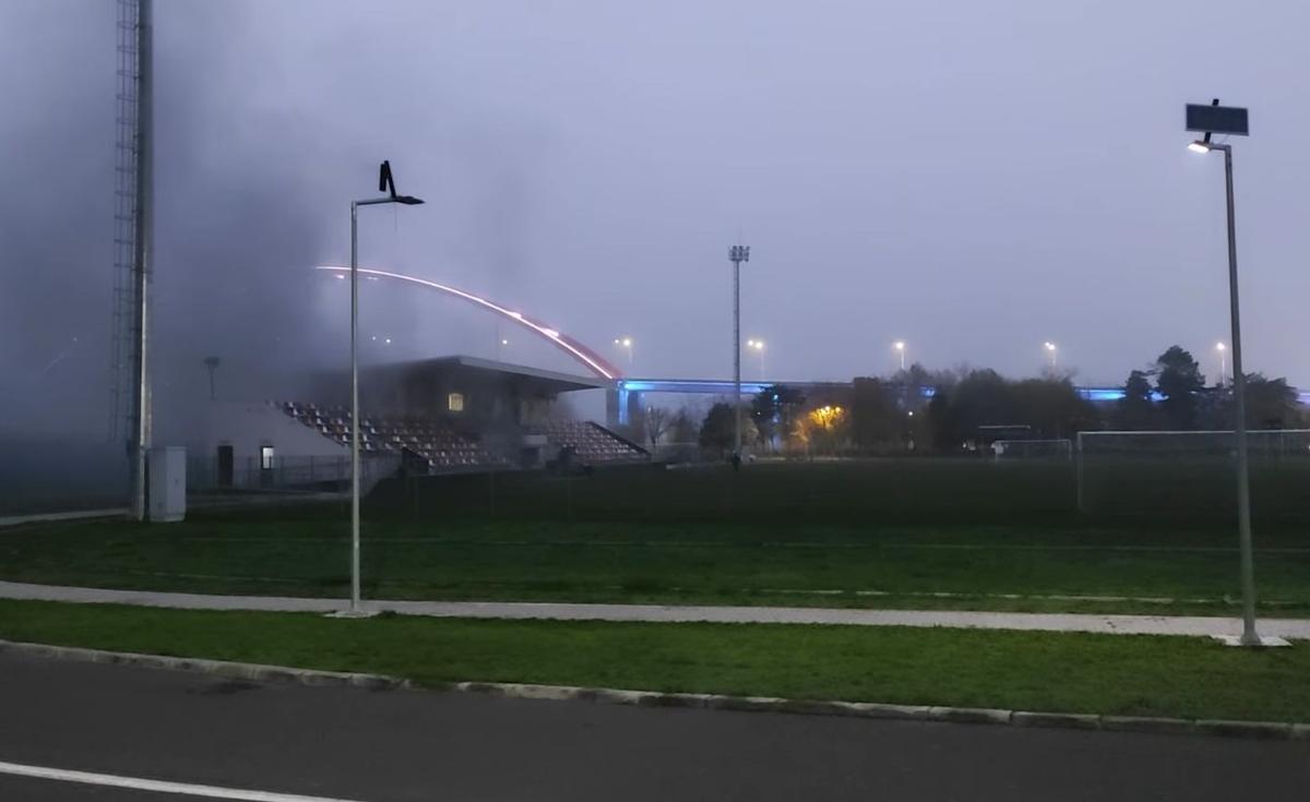 Incendiu la stadionul din România: pompierii au intervenit cu 3 autospeciale
