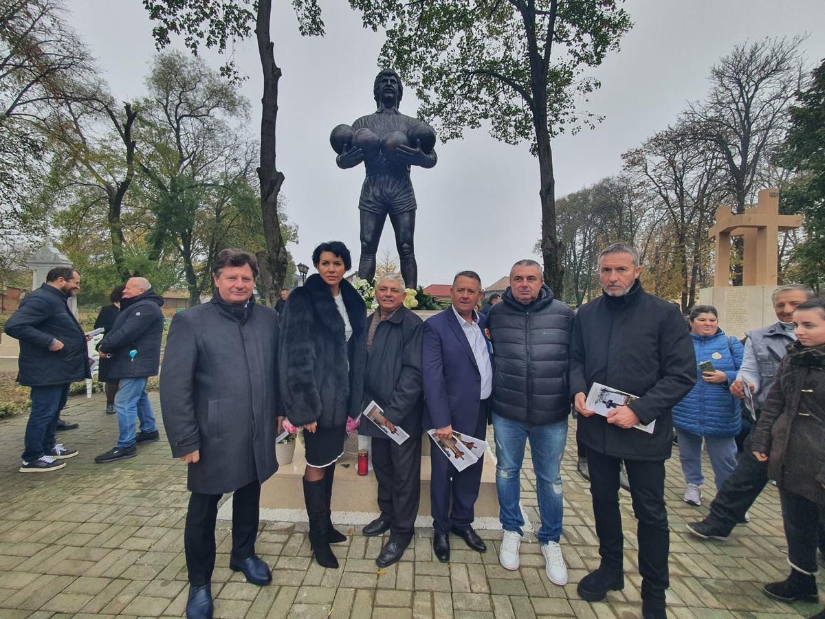 Statuia lui Helmut Duckadam, dezvăluită la Semlac