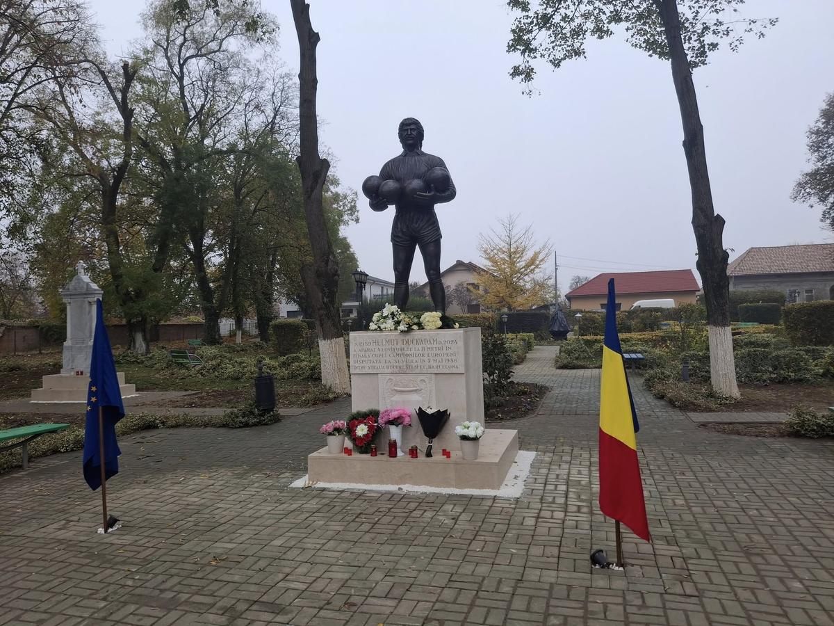 Statuia lui Helmut Duckadam, dezvăluită la Semlac