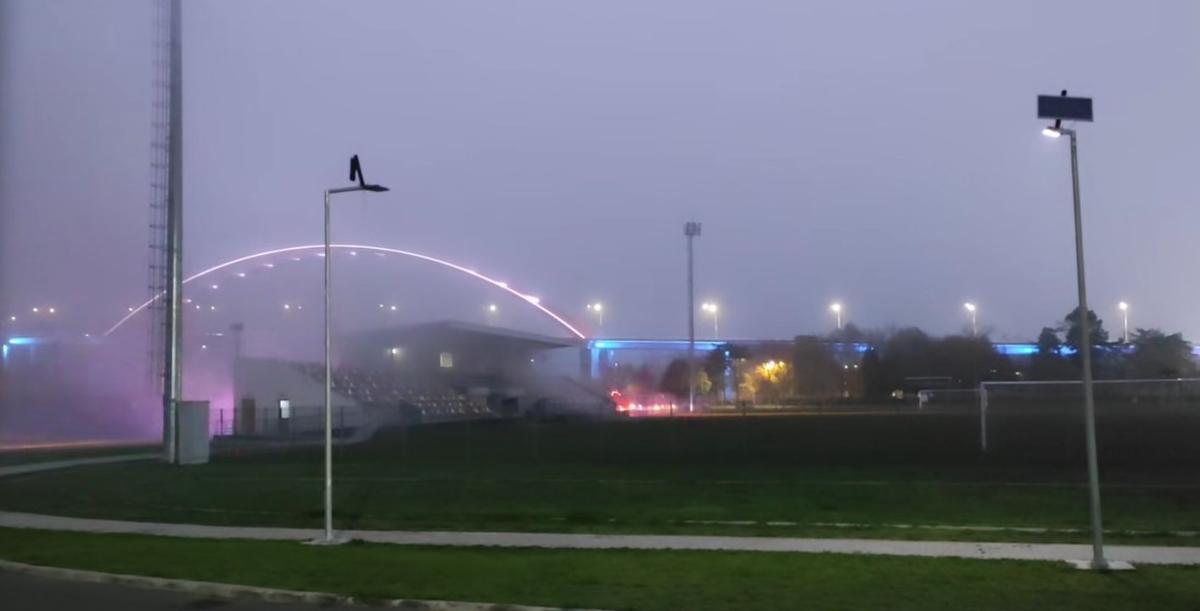 Incendiu la stadionul din România: pompierii au intervenit cu 3 autospeciale