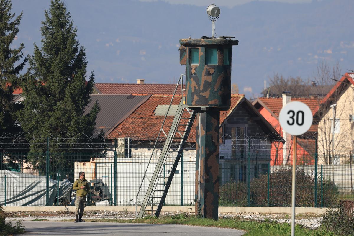 Povești spectaculoase ale militarilor români din Sarajevo: ultrasul din galeria lui U Cluj și verișoara lui Horațiu Moldovan, fotbalistă în Liga 3 » Cum vor trăi meciul Bosnia - România