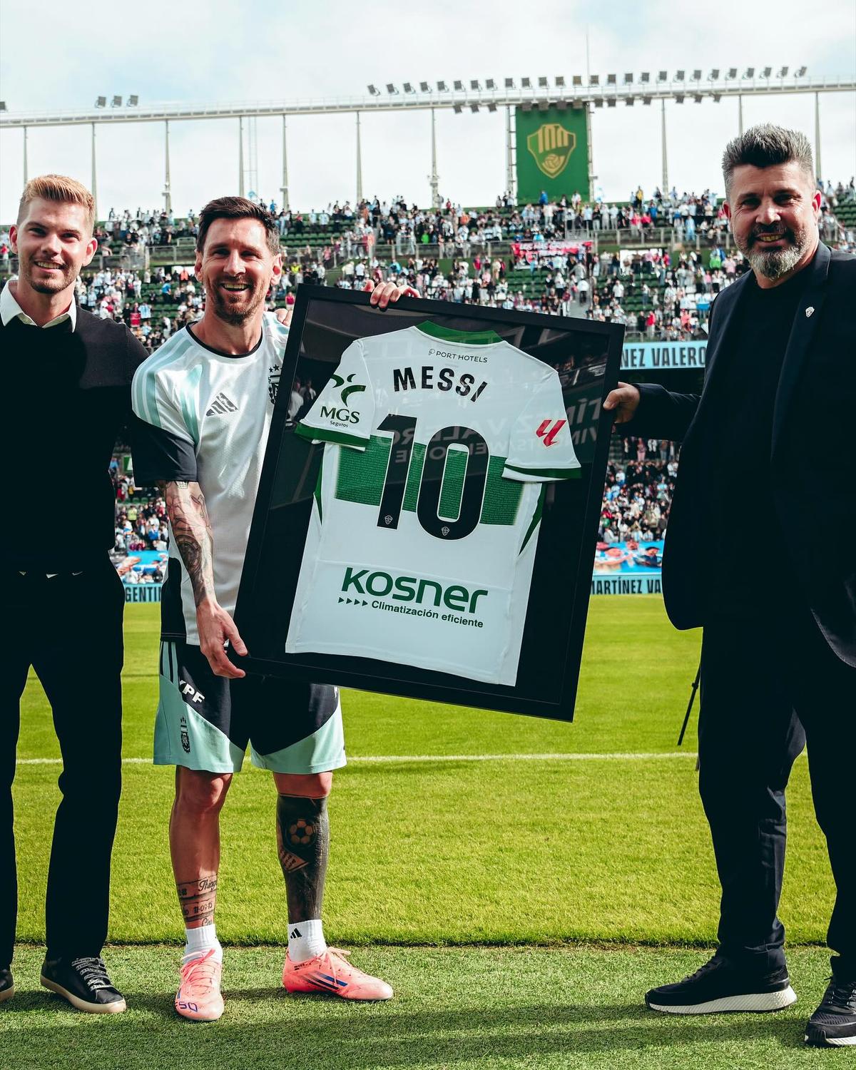 Messi, întâmpinat de 20.000 de oameni la antrenamentul din orașul european cu 240.000 de locuitori