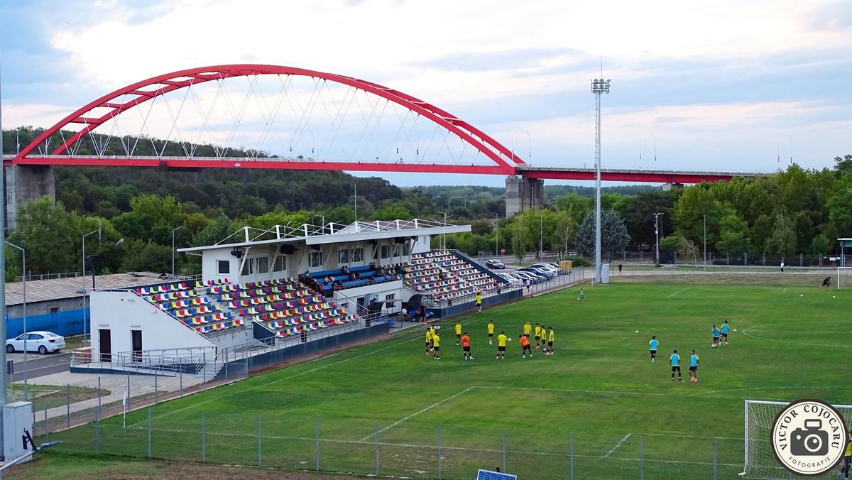Incendiu la stadionul din România: pompierii au intervenit cu 3 autospeciale