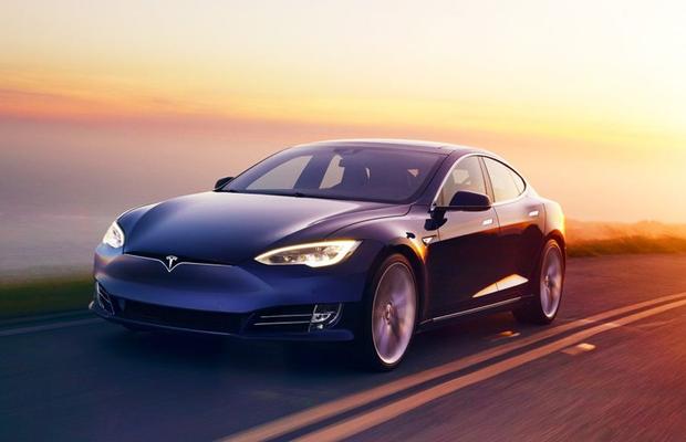 VIDEO Întrecere între Porsche Taycan și Tesla Model S! Aveau 250 km/h pe autostradă