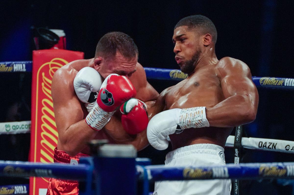 VIDEO + FOTO Anthony Joshua, KO devastator în meciul cu Kubrat Pulev! Cine l-a provocat imediat după: „A făcut pe el în direct la TV”
