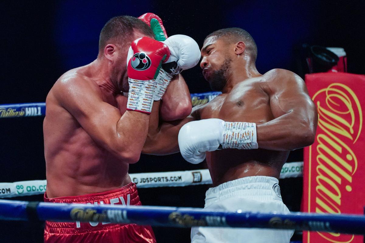 VIDEO + FOTO Anthony Joshua, KO devastator în meciul cu Kubrat Pulev! Cine l-a provocat imediat după: „A făcut pe el în direct la TV”