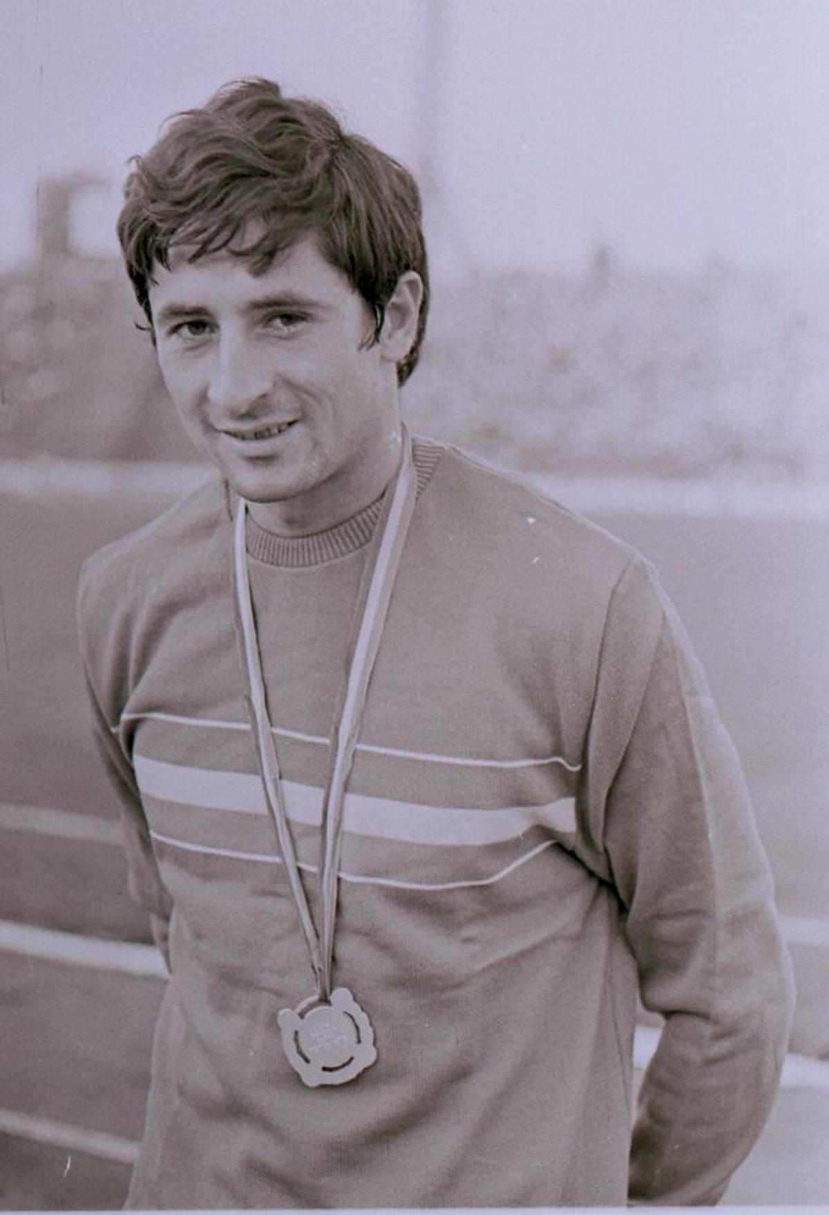 FOTO RETRO GSP 50 de ani de la singurul meci în care Cornel Dinu a fost rezervă la Dinamo