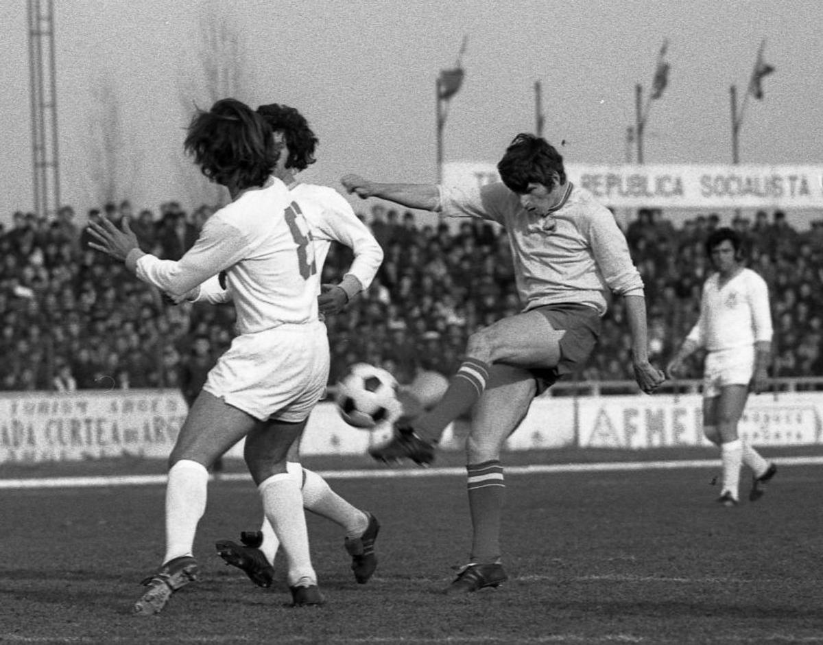 FOTO RETRO GSP 50 de ani de la singurul meci în care Cornel Dinu a fost rezervă la Dinamo