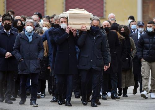 Oribil atac » Jaf în timpul funeraliilor lui Paolo Rossi!