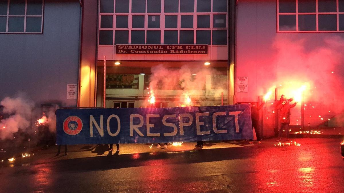 FOTO+VIDEO. Fanii lui CFR Cluj, protest înaintea meciului cu FCSB » Torțe în Gruia + mesaj ironic pentru UEFA